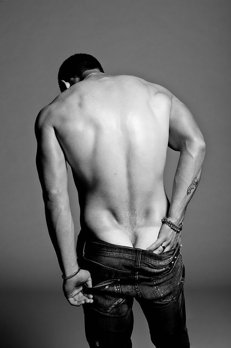 Illustration for article titled Nick Jonas Drops Pants, Grabs Dick, Proves Existence of God